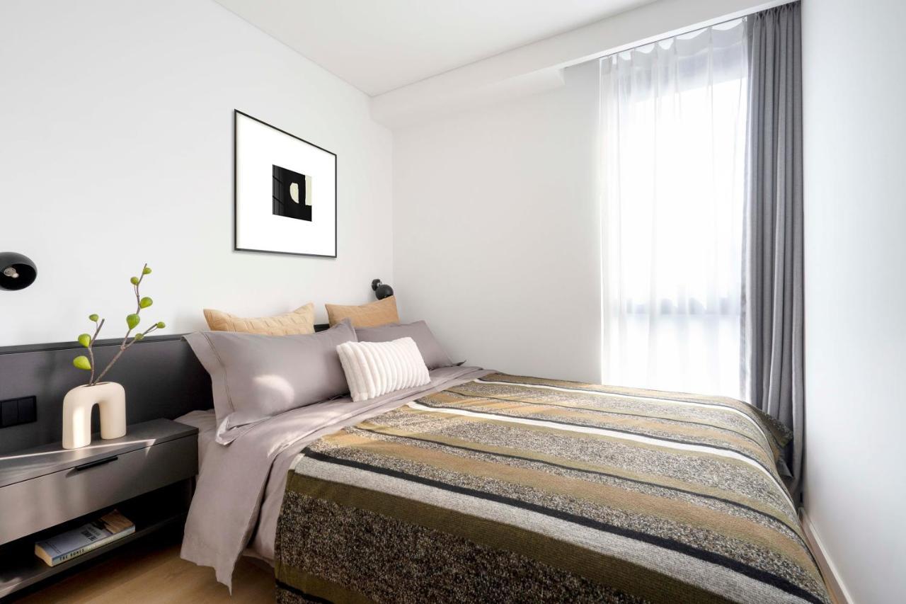 Base-Beijing Wangfujing Serviced Apartment- In Hutong &Bike Rental &Close To Forbidden City, Tian'Anmen Square &Subway Nearby &Free Coffee &Washing Machine,Kitchen &Restaurant Discount &English Speaking &High Speed Free Wifi Εξωτερικό φωτογραφία A bedroom