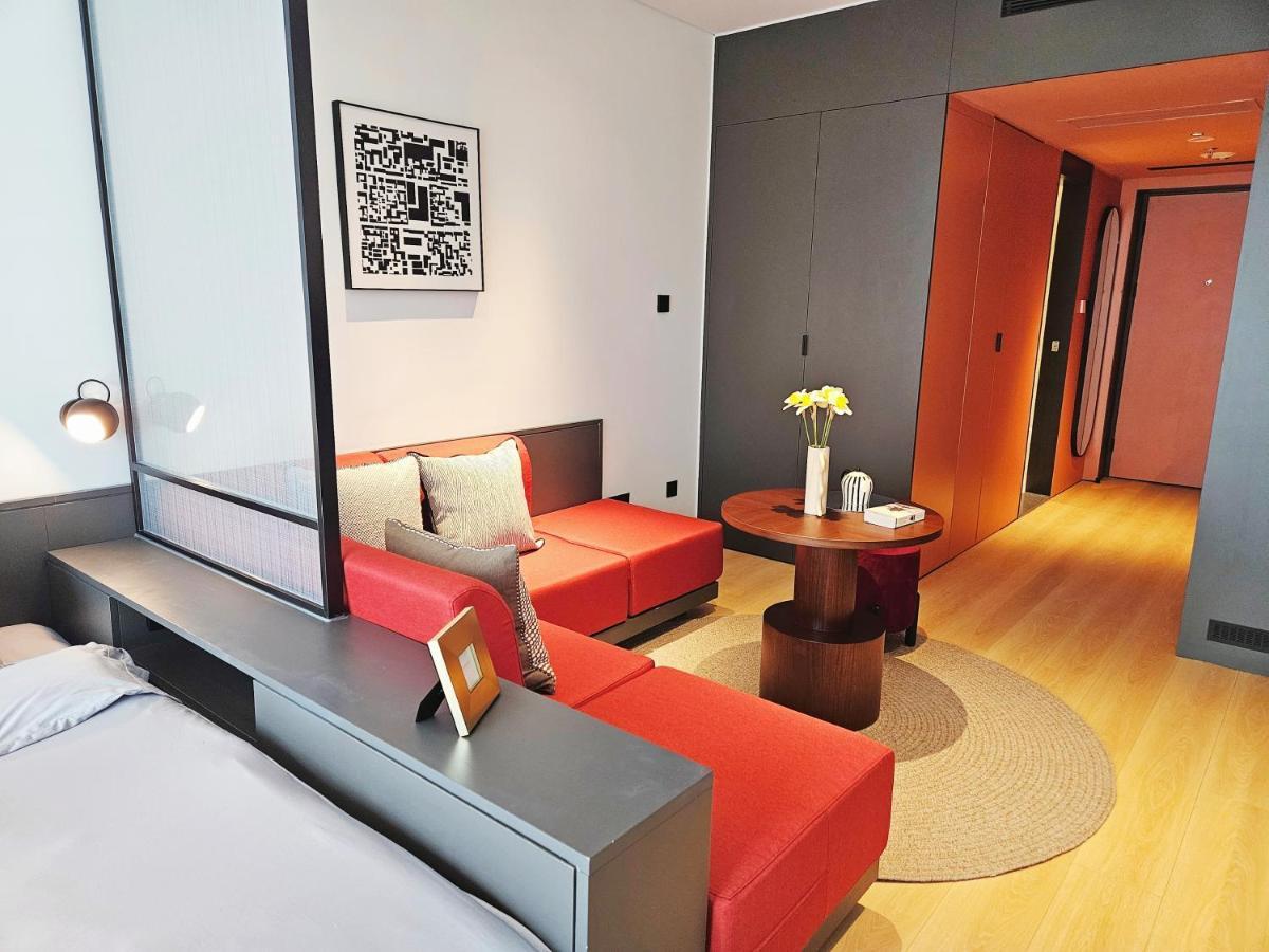 Base-Beijing Wangfujing Serviced Apartment- In Hutong &Bike Rental &Close To Forbidden City, Tian'Anmen Square &Subway Nearby &Free Coffee &Washing Machine,Kitchen &Restaurant Discount &English Speaking &High Speed Free Wifi Εξωτερικό φωτογραφία A room at the hotel