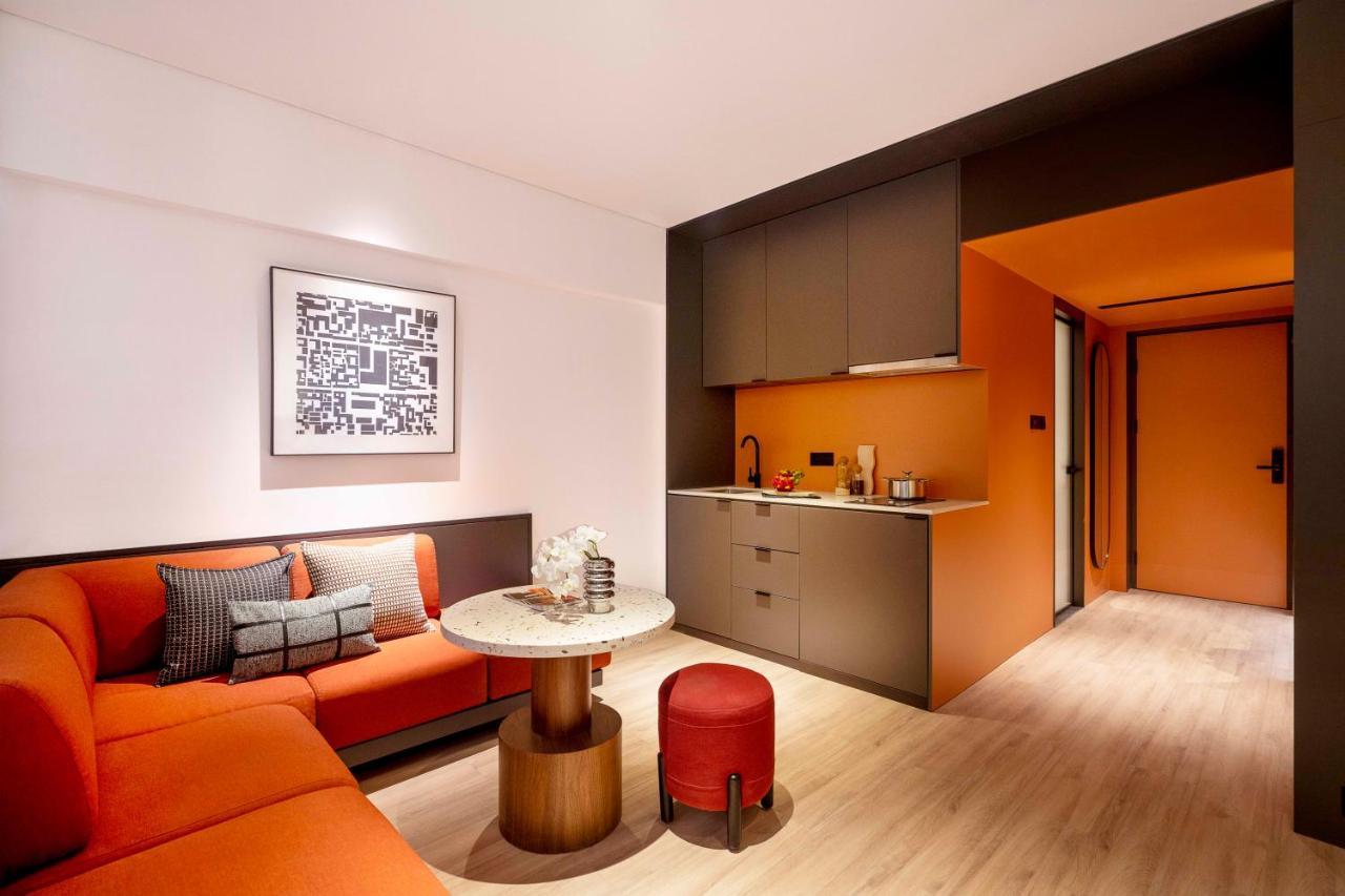 Base-Beijing Wangfujing Serviced Apartment- In Hutong &Bike Rental &Close To Forbidden City, Tian'Anmen Square &Subway Nearby &Free Coffee &Washing Machine,Kitchen &Restaurant Discount &English Speaking &High Speed Free Wifi Εξωτερικό φωτογραφία A suite at the hotel
