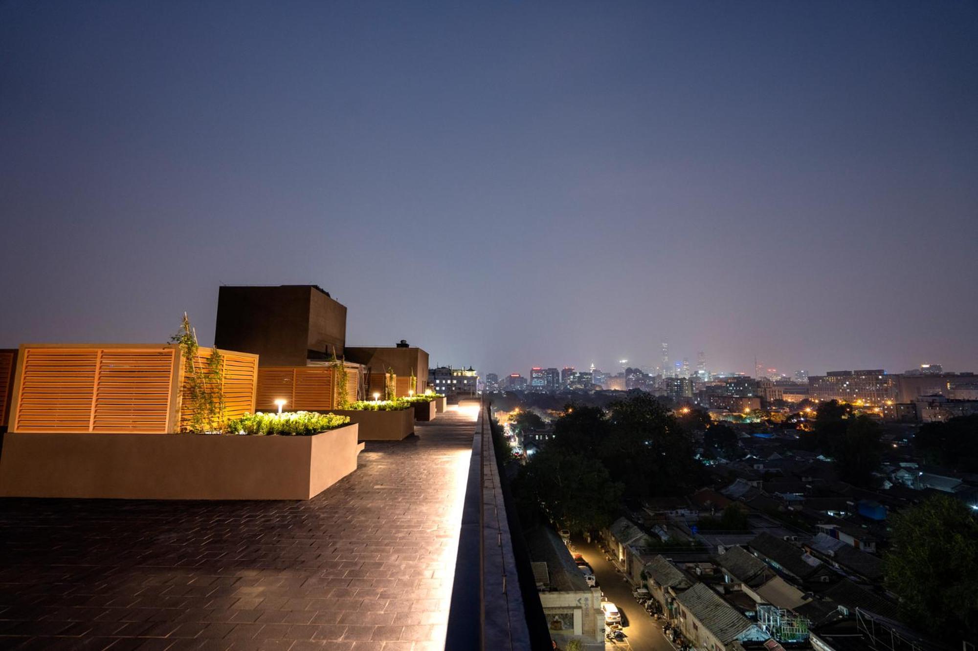 Base-Beijing Wangfujing Serviced Apartment- In Hutong &Bike Rental &Close To Forbidden City, Tian'Anmen Square &Subway Nearby &Free Coffee &Washing Machine,Kitchen &Restaurant Discount &English Speaking &High Speed Free Wifi Εξωτερικό φωτογραφία View from the rooftop