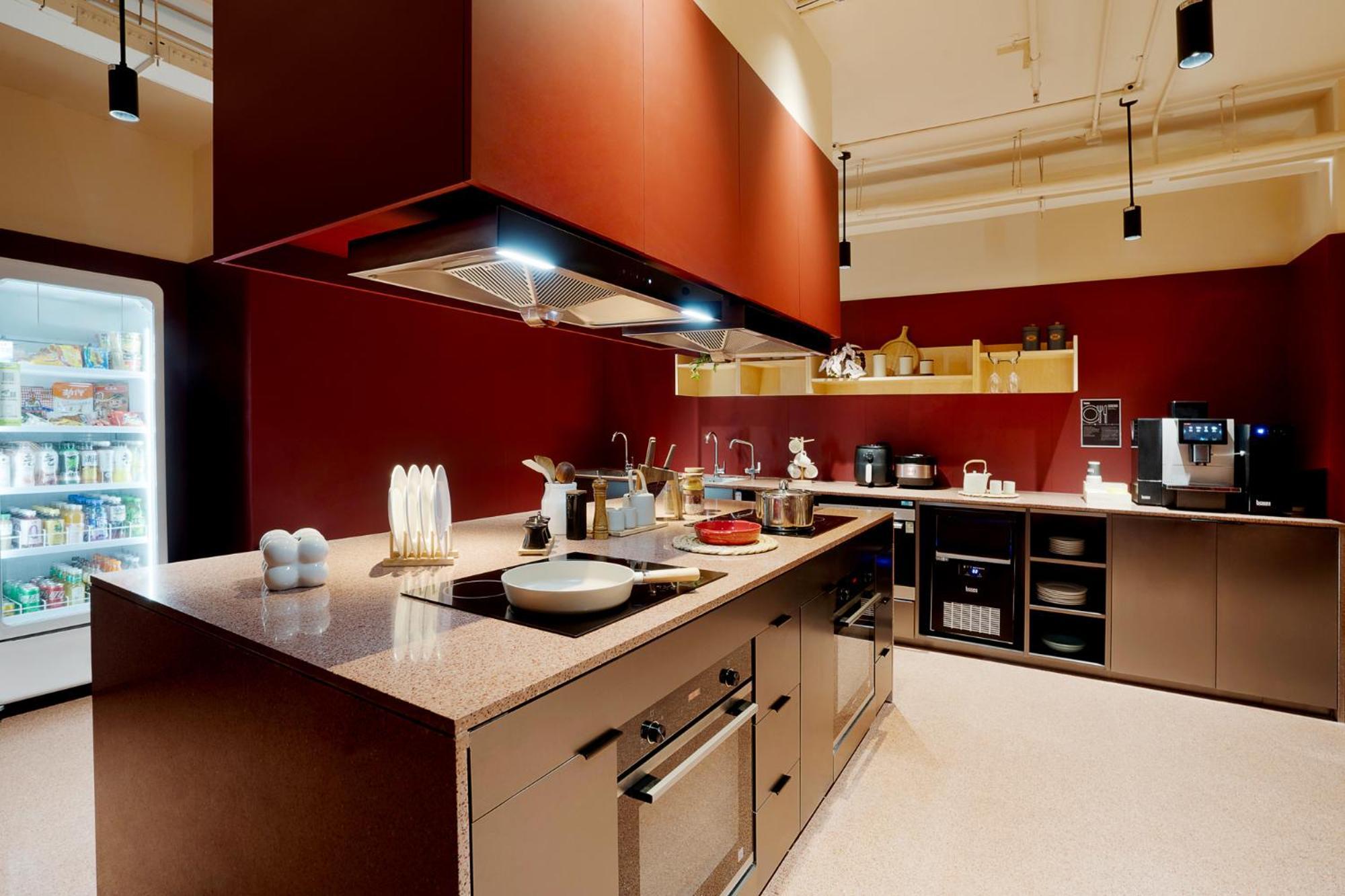 Base-Beijing Wangfujing Serviced Apartment- In Hutong &Bike Rental &Close To Forbidden City, Tian'Anmen Square &Subway Nearby &Free Coffee &Washing Machine,Kitchen &Restaurant Discount &English Speaking &High Speed Free Wifi Εξωτερικό φωτογραφία A typical kitchen
