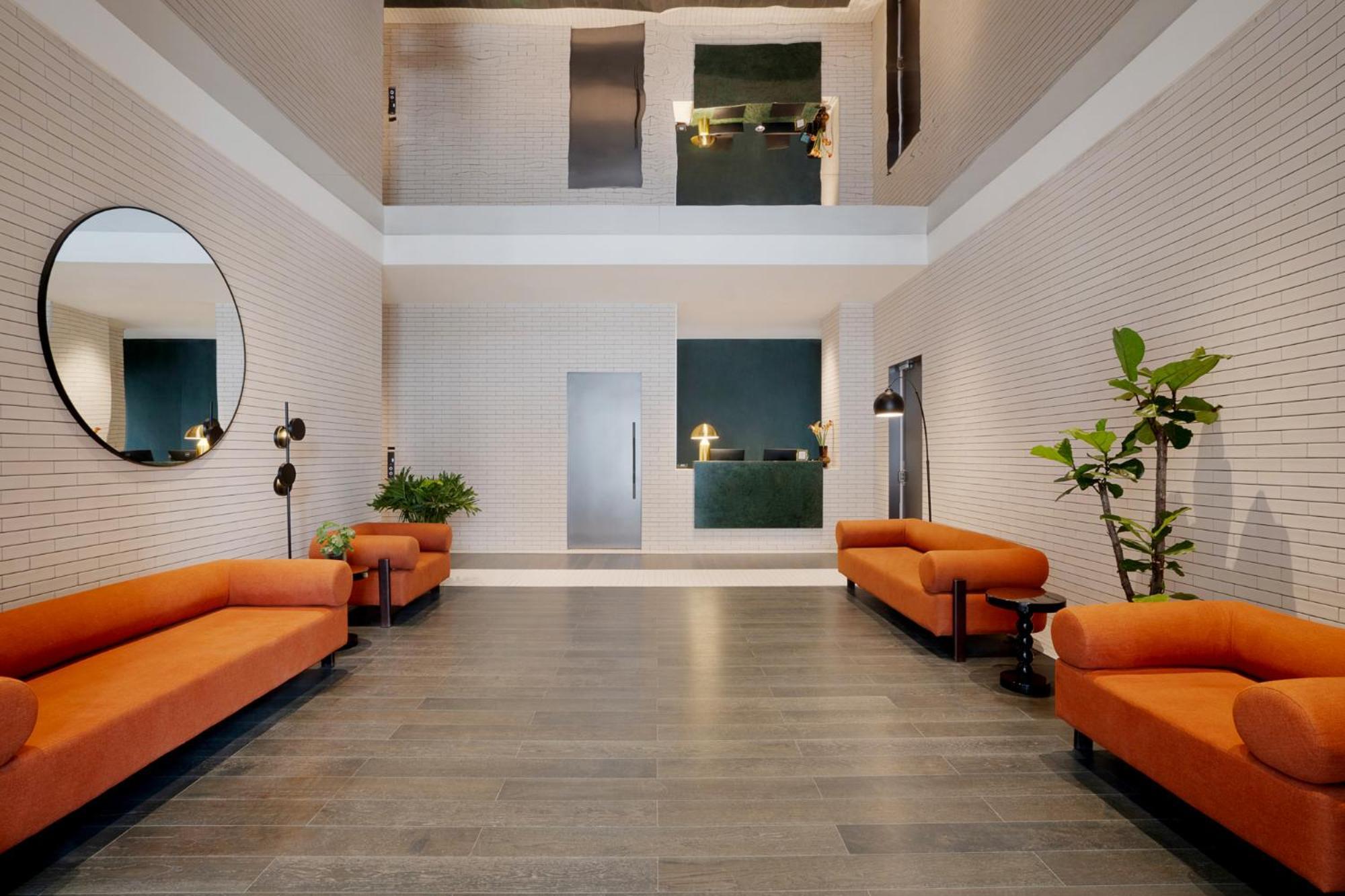 Base-Beijing Wangfujing Serviced Apartment- In Hutong &Bike Rental &Close To Forbidden City, Tian'Anmen Square &Subway Nearby &Free Coffee &Washing Machine,Kitchen &Restaurant Discount &English Speaking &High Speed Free Wifi Εξωτερικό φωτογραφία The lobby of the hotel
