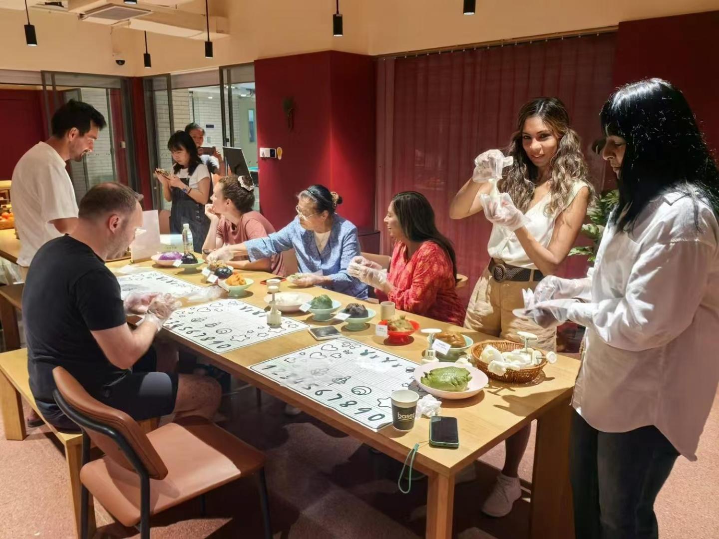 Base-Beijing Wangfujing Serviced Apartment- In Hutong &Bike Rental &Close To Forbidden City, Tian'Anmen Square &Subway Nearby &Free Coffee &Washing Machine,Kitchen &Restaurant Discount &English Speaking &High Speed Free Wifi Εξωτερικό φωτογραφία A tea ceremony at the University of Oxford