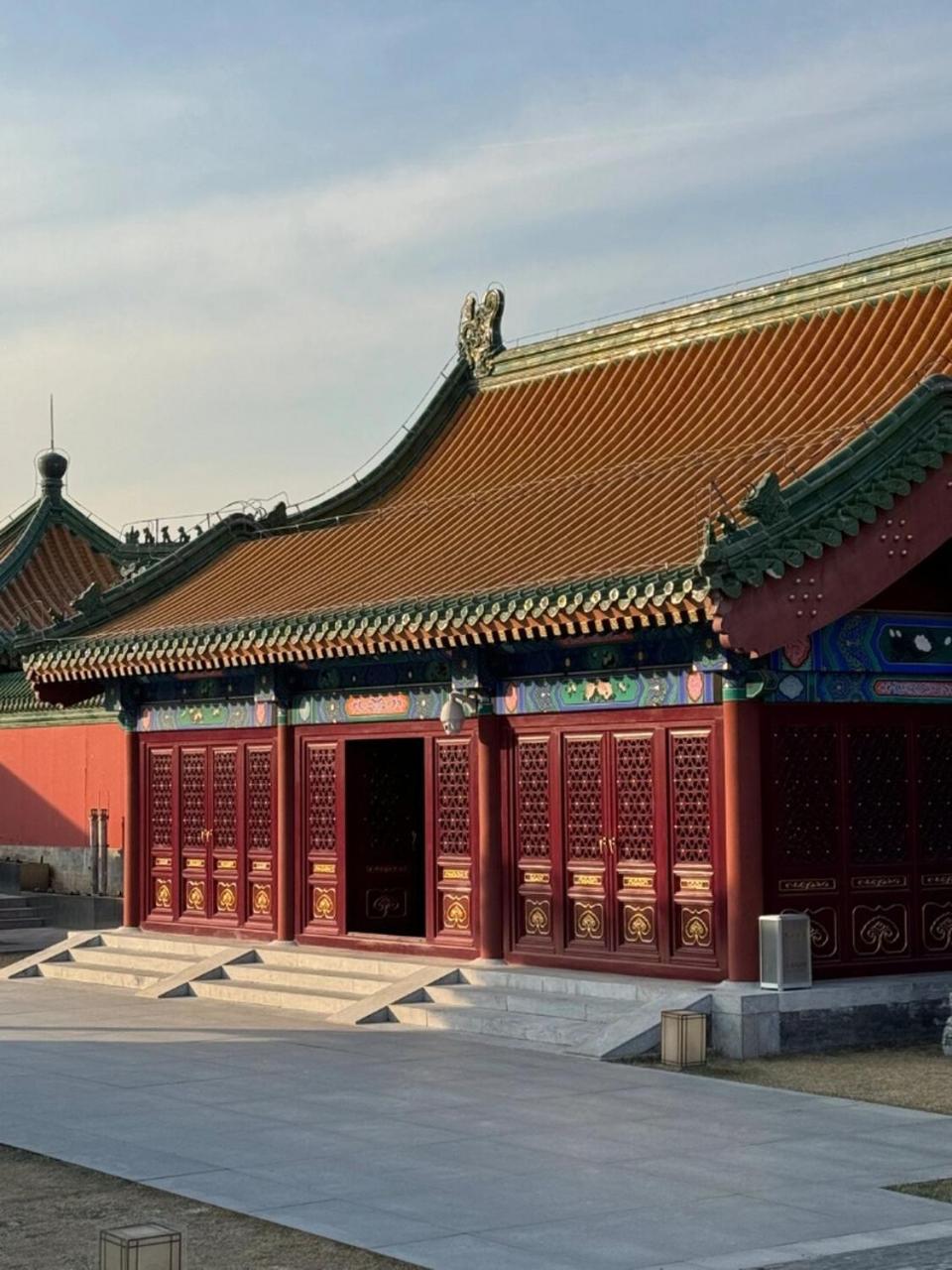 Base-Beijing Wangfujing Serviced Apartment- In Hutong &Bike Rental &Close To Forbidden City, Tian'Anmen Square &Subway Nearby &Free Coffee &Washing Machine,Kitchen &Restaurant Discount &English Speaking &High Speed Free Wifi Εξωτερικό φωτογραφία The gate of the temple